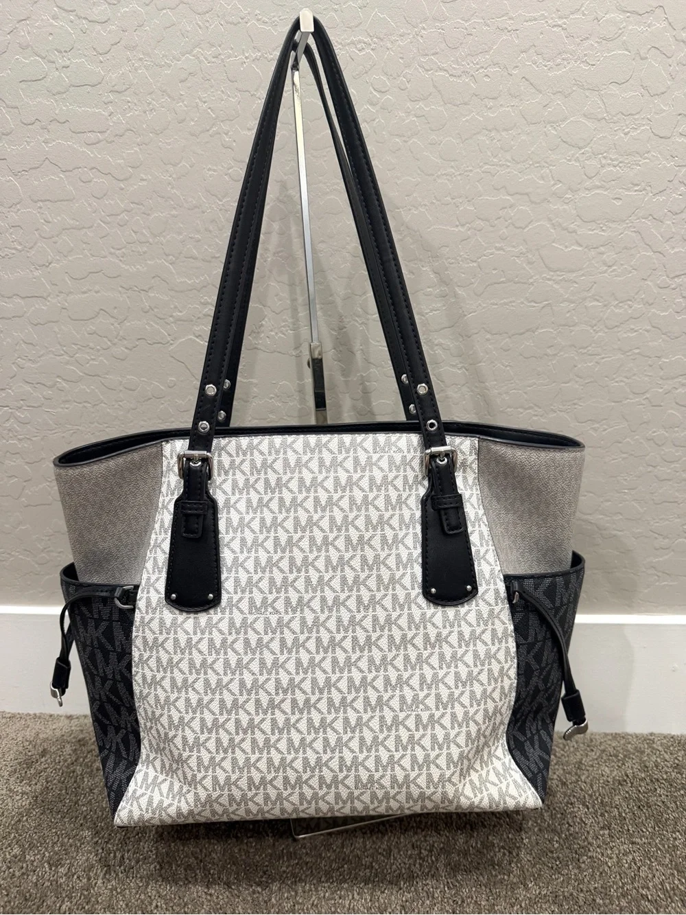 Michael Kors Voyager Large Signature Logo Color Block Tote Bag Ivory Gray Black
